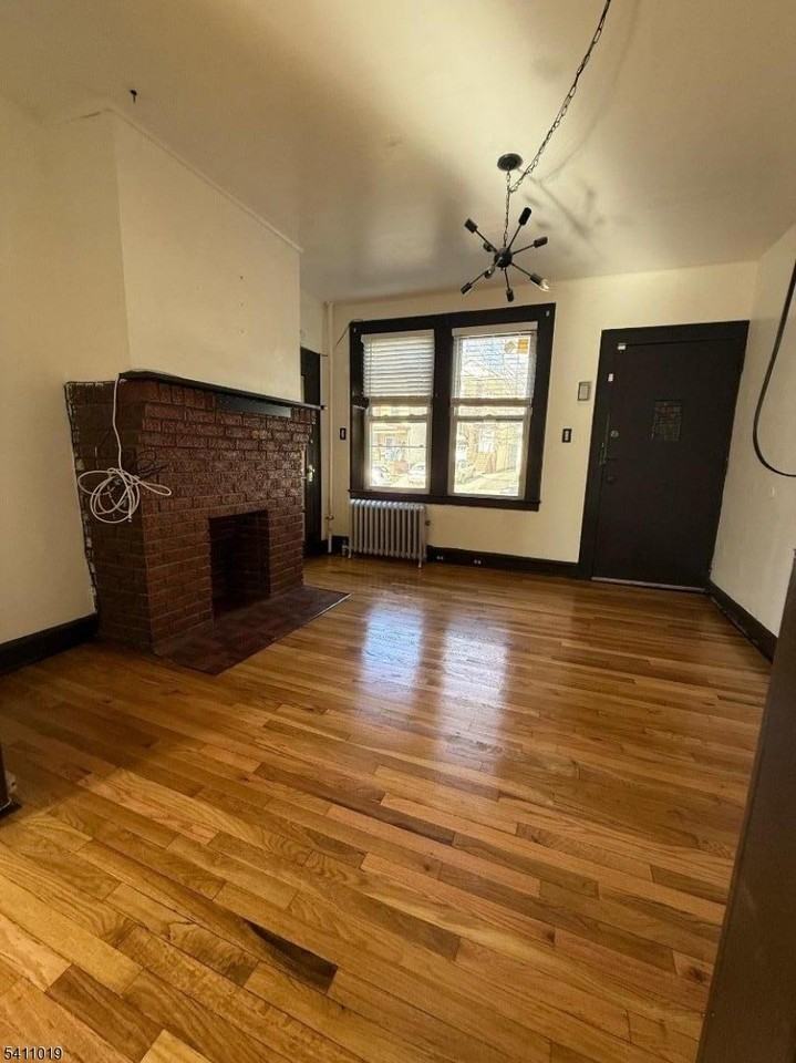 488 Stuyvesant Ave - Photo 3 of 12