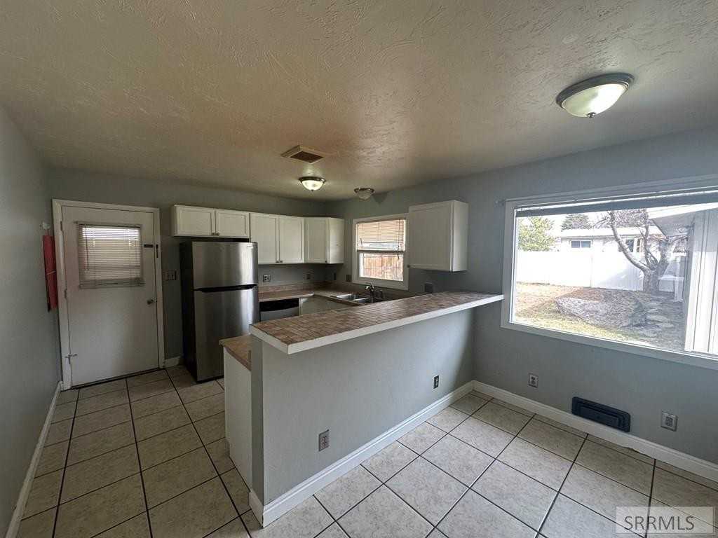1165 Homer Ave - Photo 4 of 12