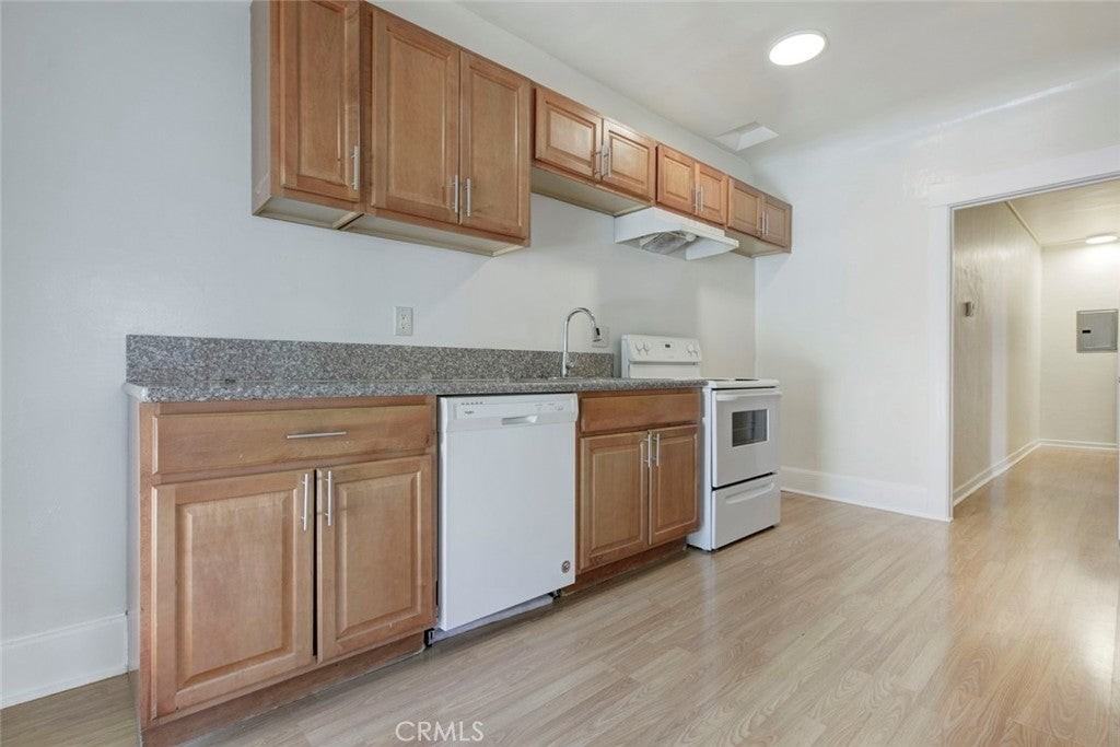 648 Patterson Ave - Photo 4 of 21