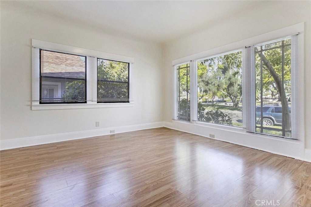 648 Patterson Ave - Photo 7 of 21