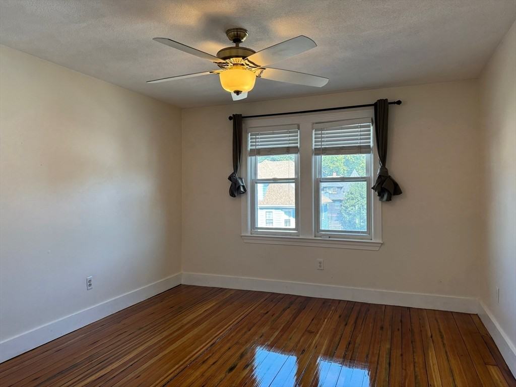 59 Centre St - Photo 5 of 13