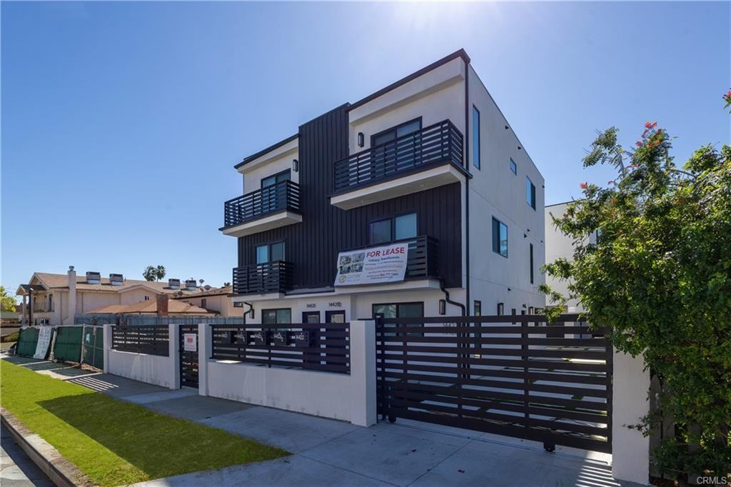 14422 1/2 Tiara St - Photo 2 of 33