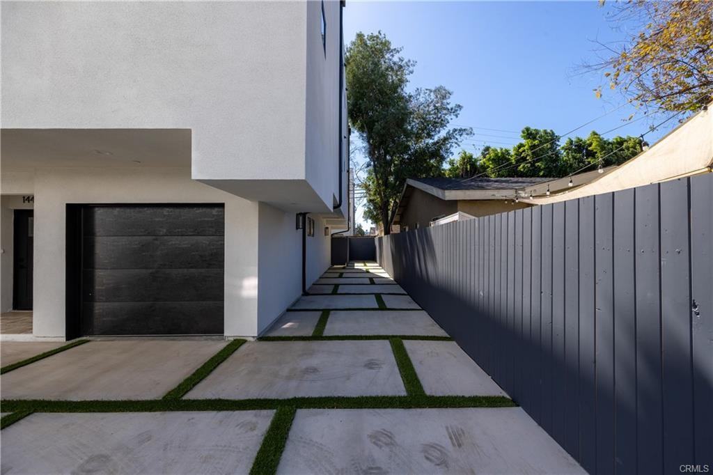 14422 1/2 Tiara St - Photo 6 of 33