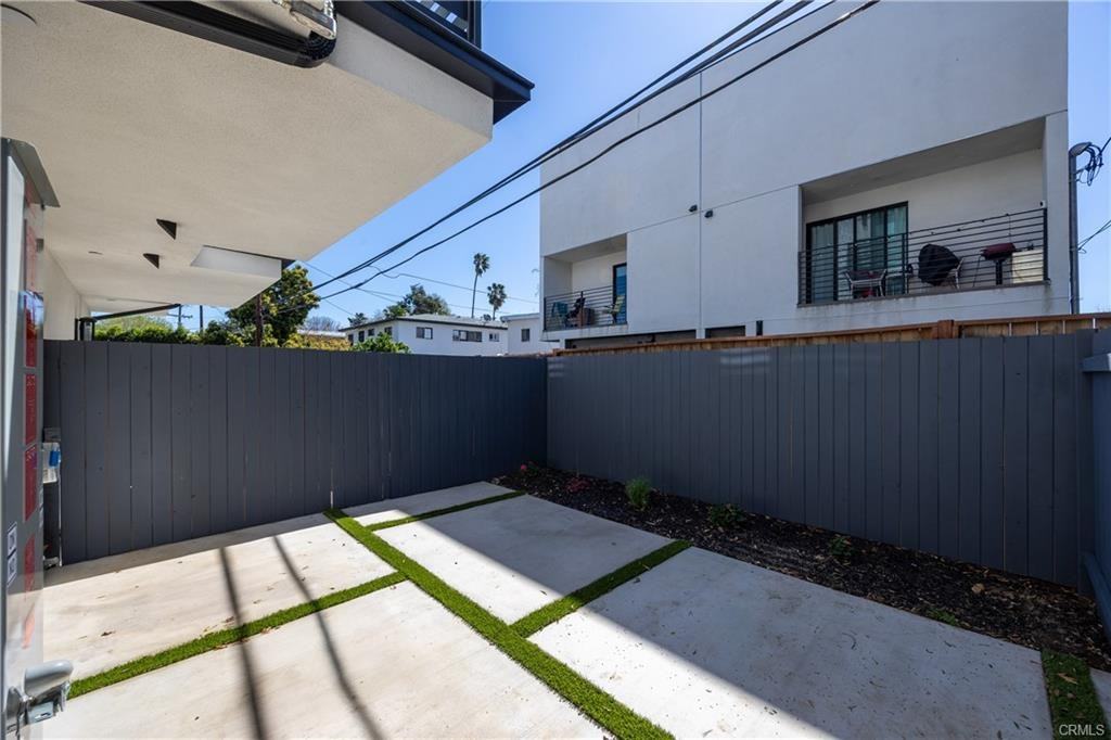 14422 1/2 Tiara St - Photo 7 of 33