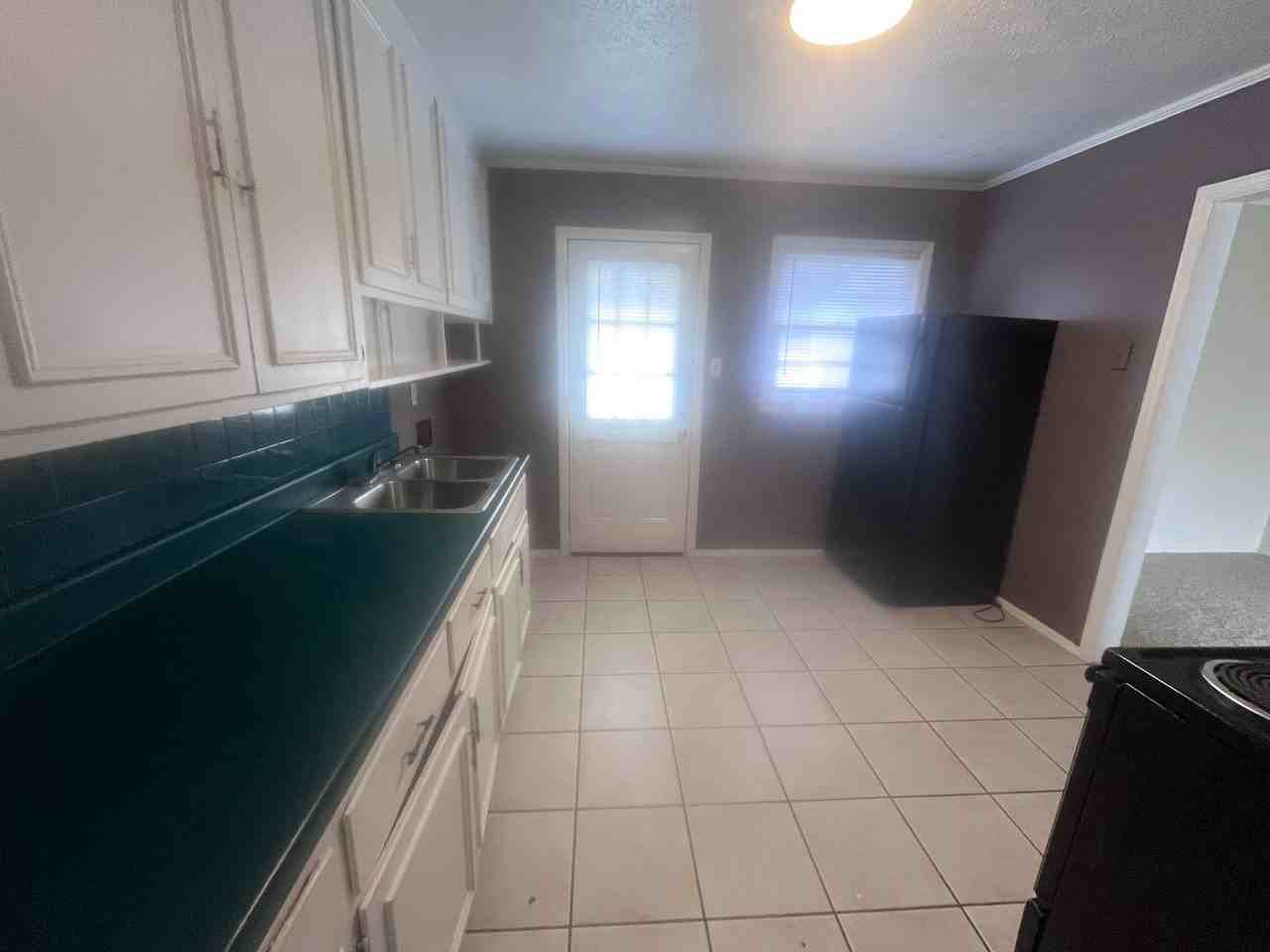 1908 Pinecrest Dr - Photo 4 of 14