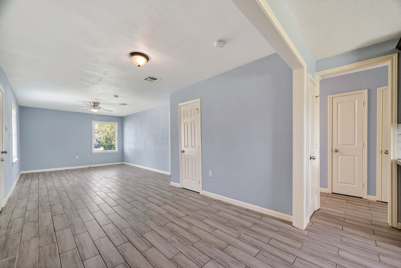 6022 Lyndhurst Dr - Photo 7 of 17