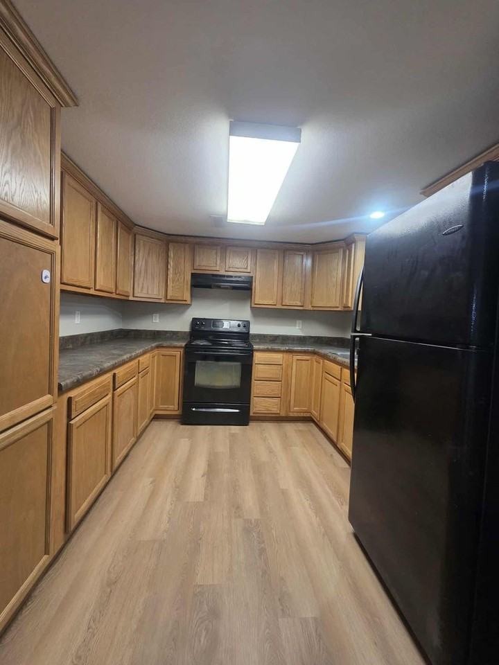 936 W 8th St - Photo 5 of 23