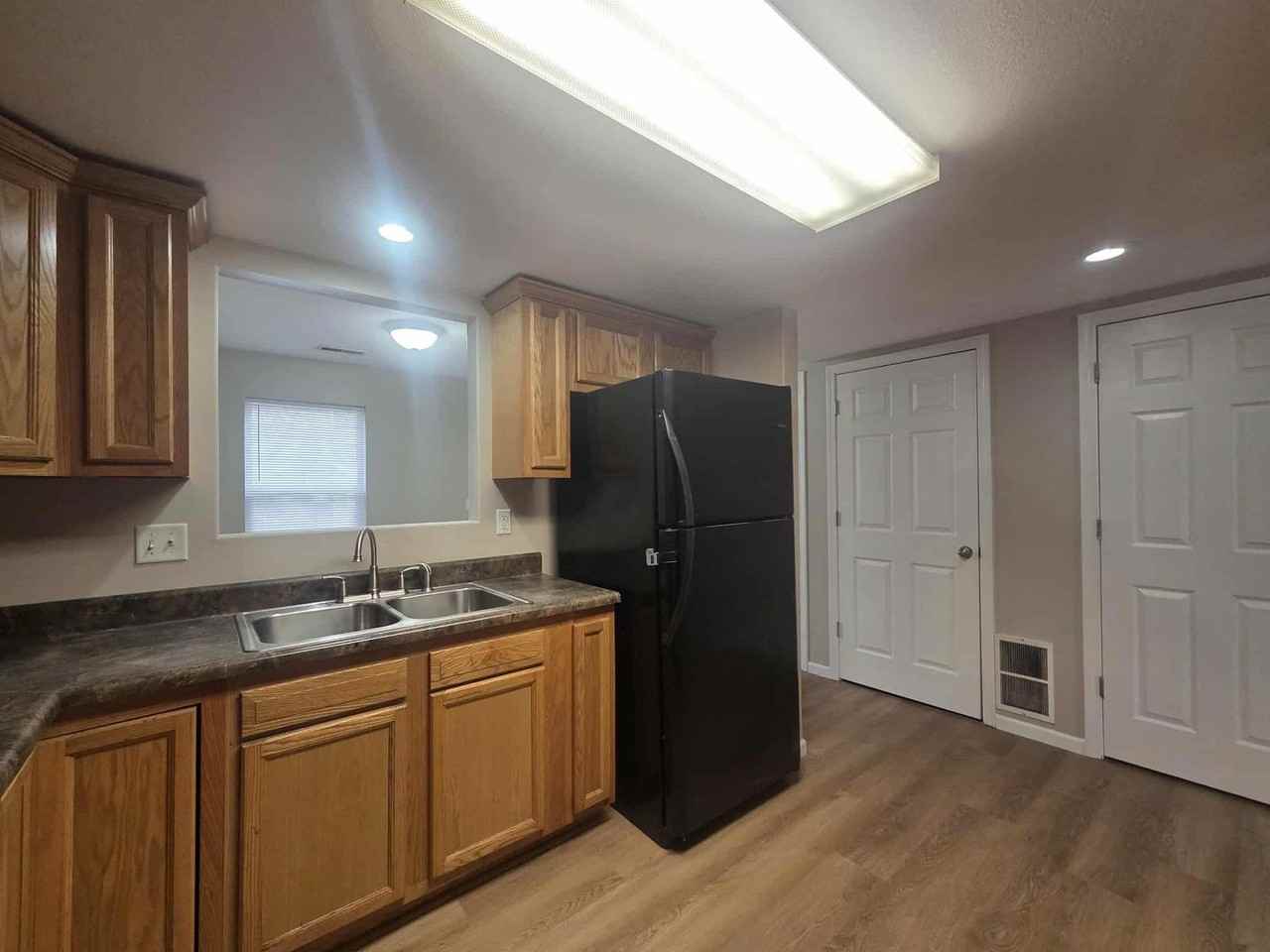 936 W 8th St - Photo 7 of 23