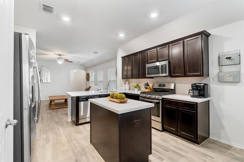 1490 Alamandine Ave - Photo 2 of 23