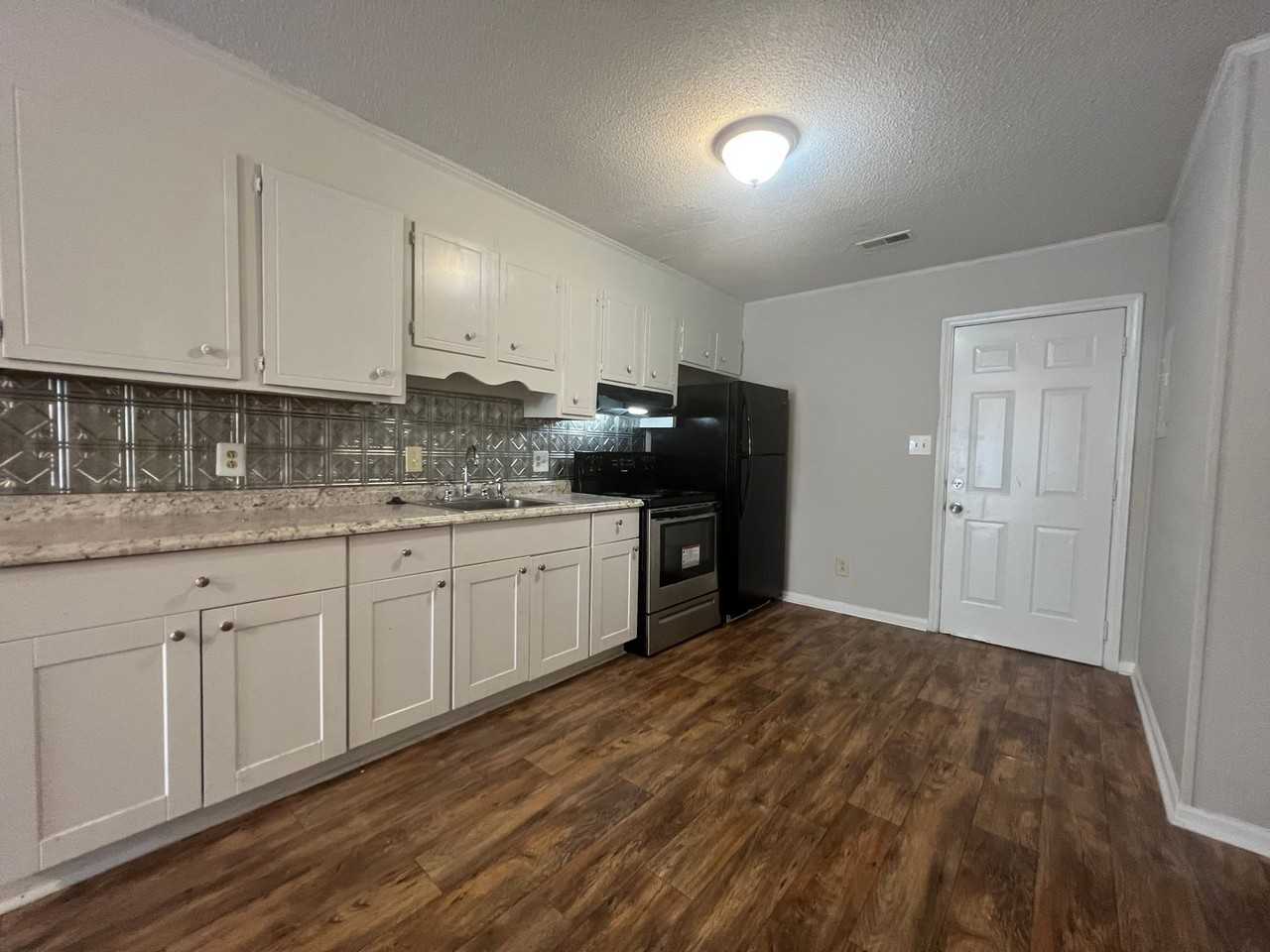 1312 Linwood Rd - Photo 3 of 7