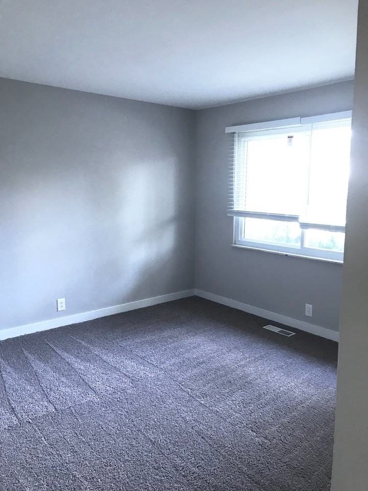 2309 Ida Dr - Photo 3 of 9