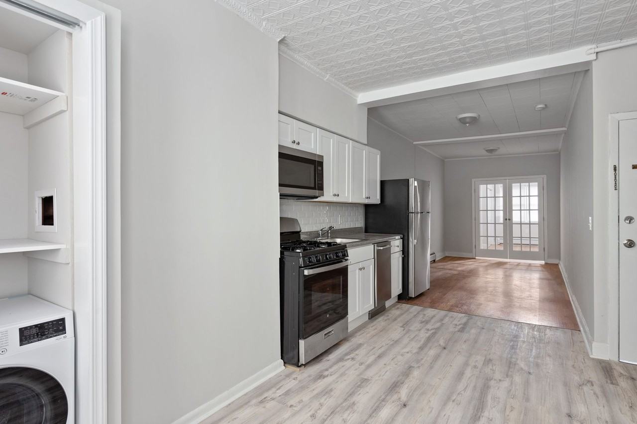 404 Madison St - Photo 3 of 12