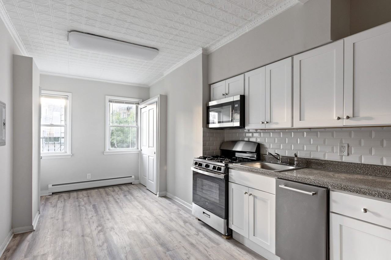 404 Madison St - Photo 6 of 12