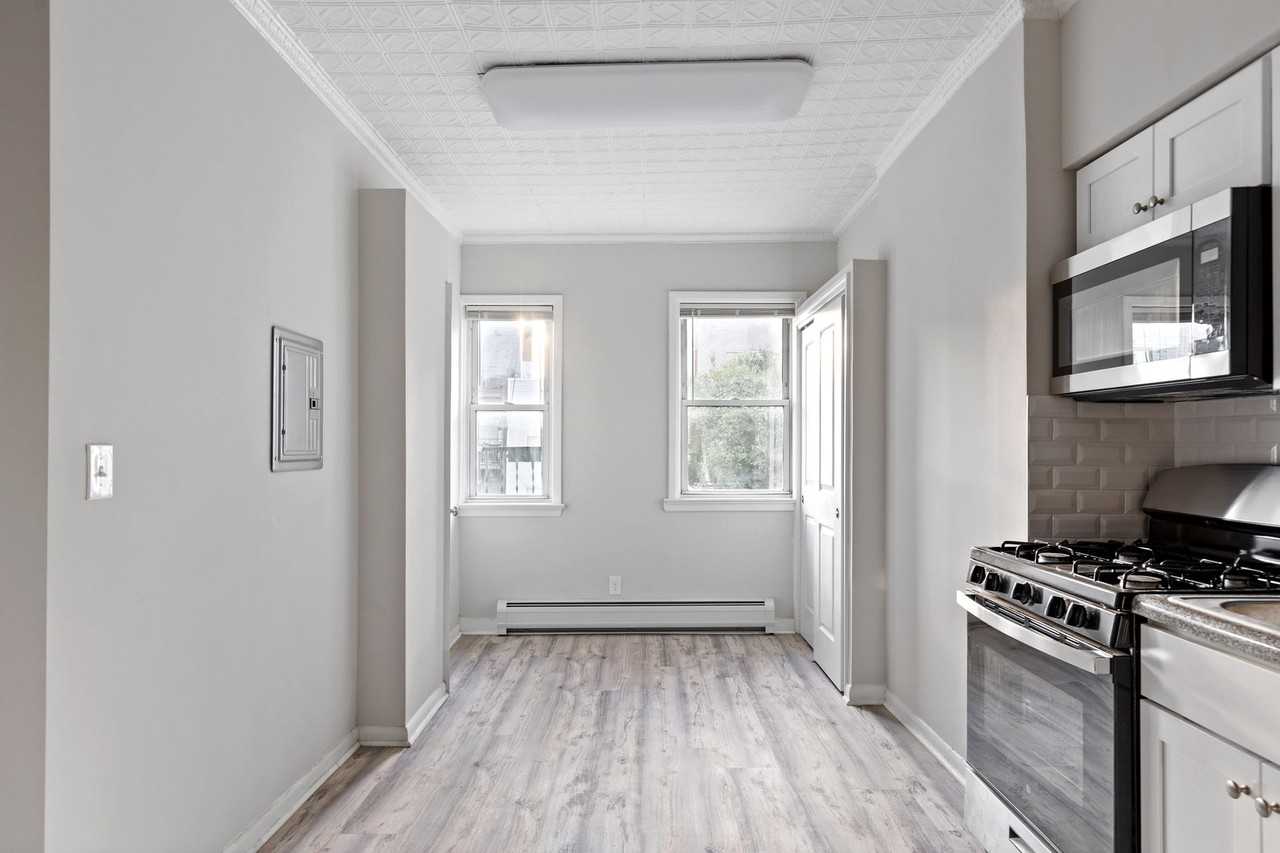 404 Madison St - Photo 7 of 12