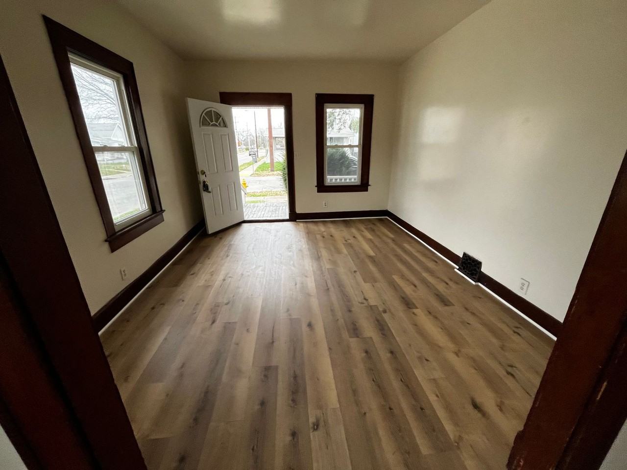 1401 Adams Ave - Photo 3 of 9