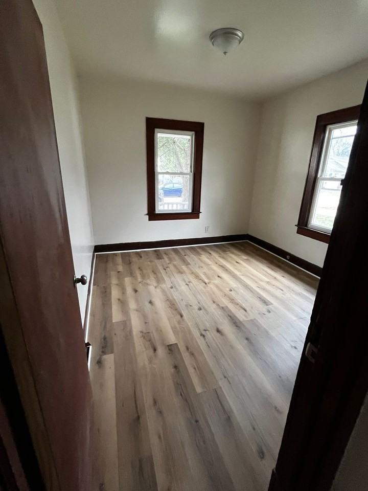 1401 Adams Ave - Photo 5 of 9