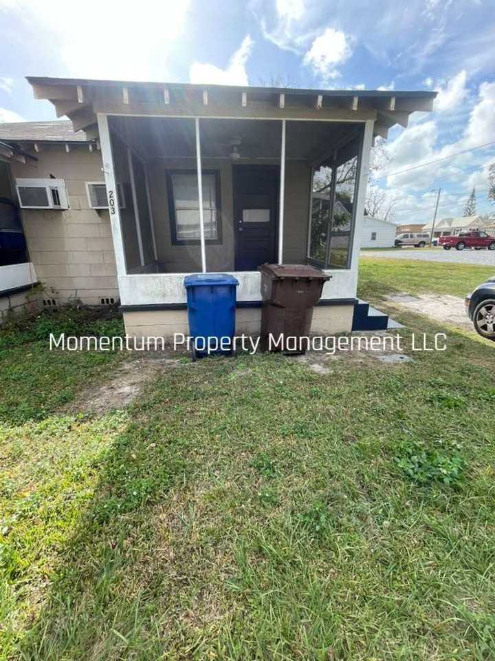 203 Ne 2nd St - Photo 2 of 12