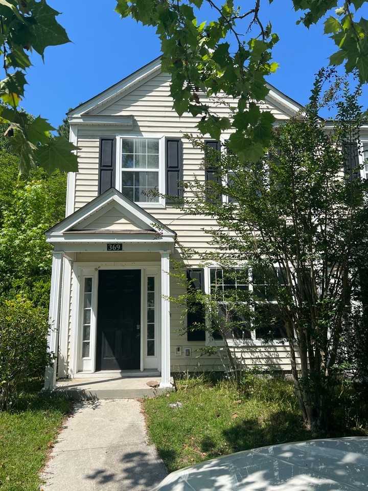 369 Gardners Cir - Photo 2 of 32