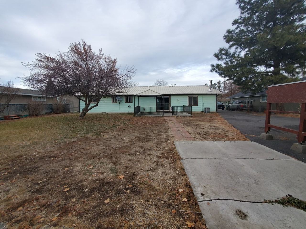 5640 Bartlett Ave - Photo 2 of 13