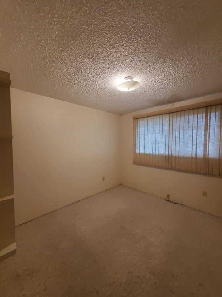 5640 Bartlett Ave - Photo 6 of 13