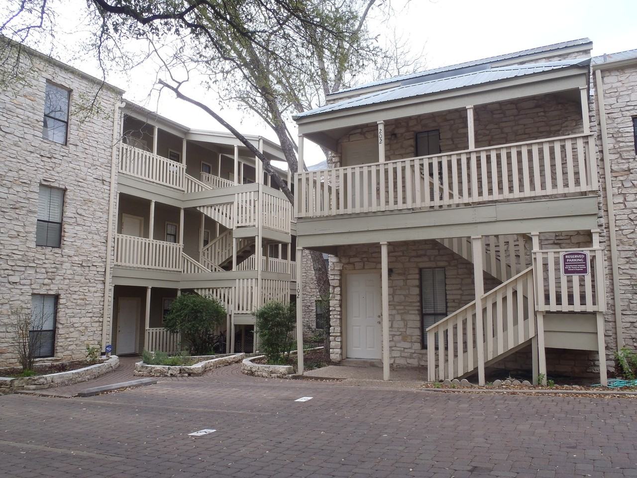 4401 Speedway #305