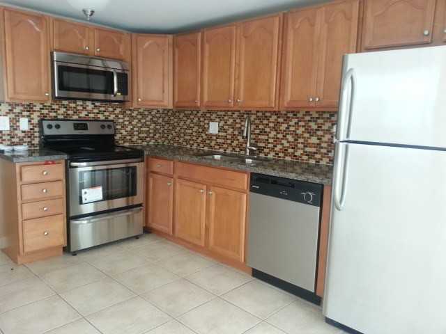 206 Sw 1st St #J4 - Photo 2 of 6