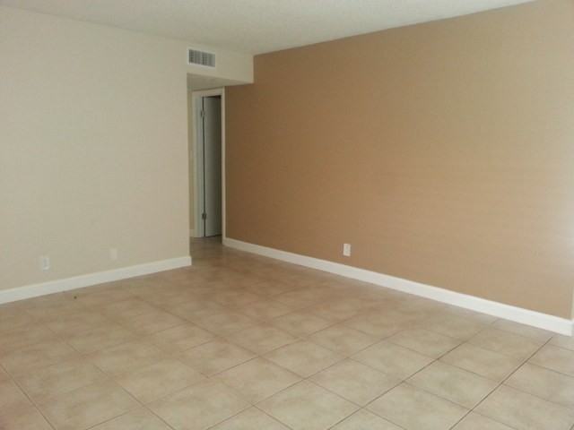 206 Sw 1st St #J4 - Photo 3 of 6