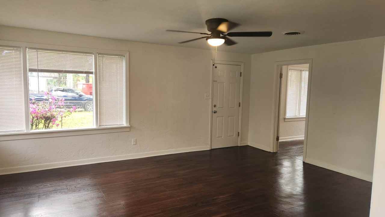 618 Madison Ave - Photo 3 of 15