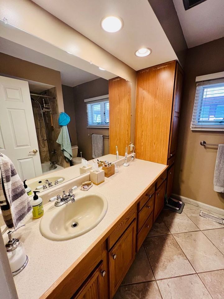 2185 S Washington St - Photo 6 of 20