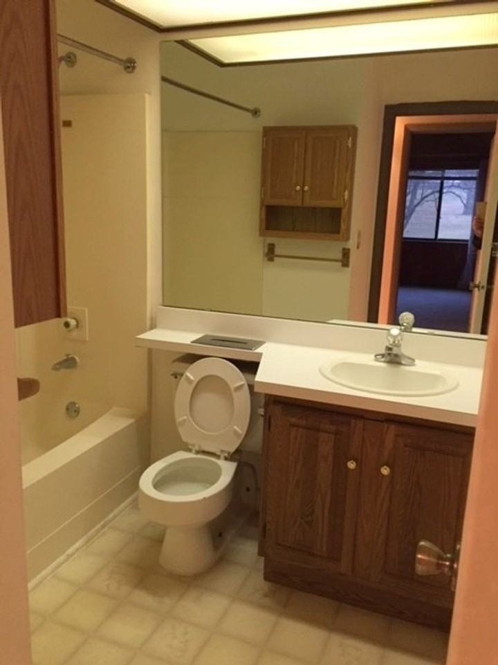 802 Stratford Dr - Photo 5 of 15