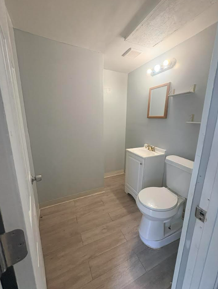 16878 Salem St - Photo 5 of 11