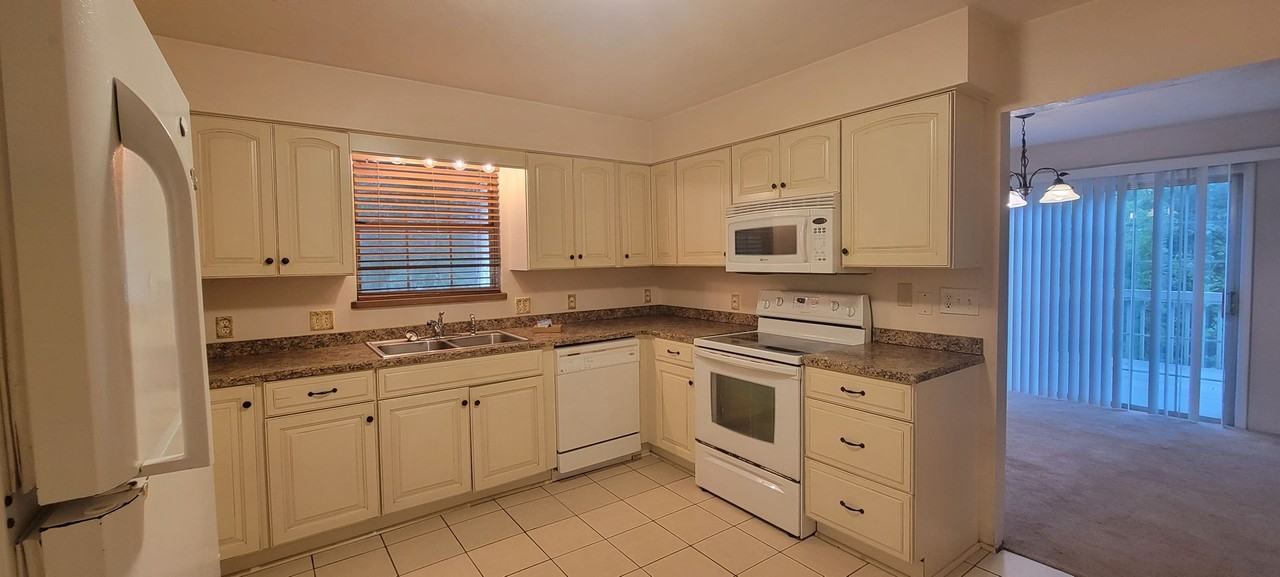 115 Nw 30th St - Photo 2 of 35