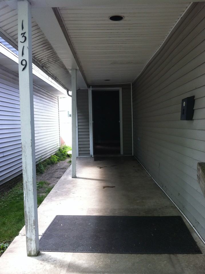 1319 Cincinnati St - Photo 2 of 10