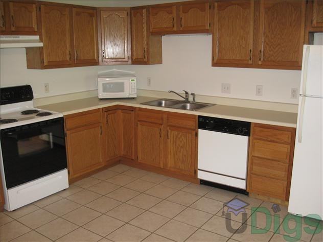 3516 Thornhill Cir W - Photo 4 of 7