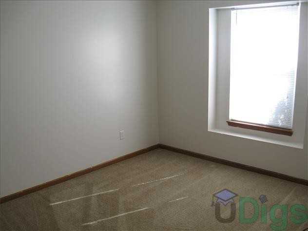 3516 Thornhill Cir W - Photo 6 of 7