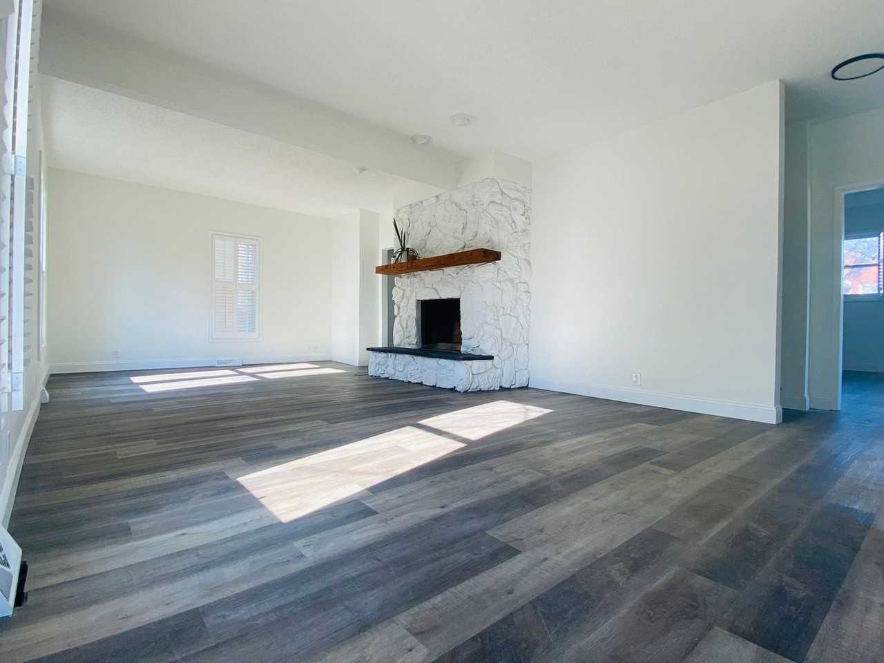 538 538 E. Main St - Main House - Photo 3 of 23