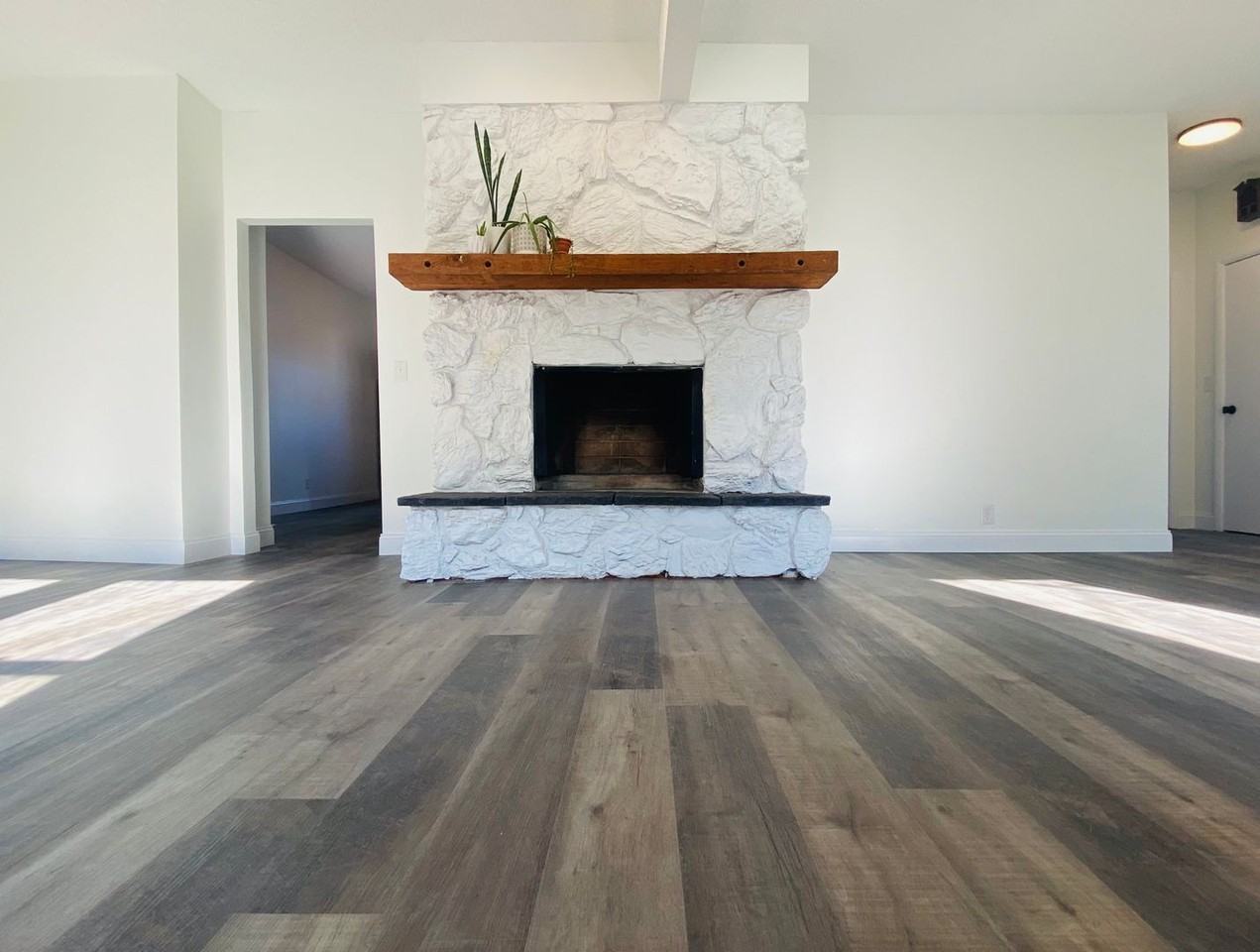 538 538 E. Main St - Main House - Photo 4 of 23