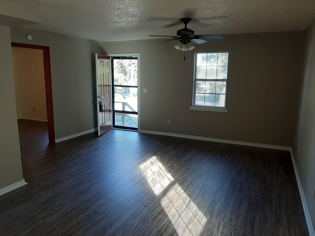 634 N Van Buren St - Photo 3 of 17