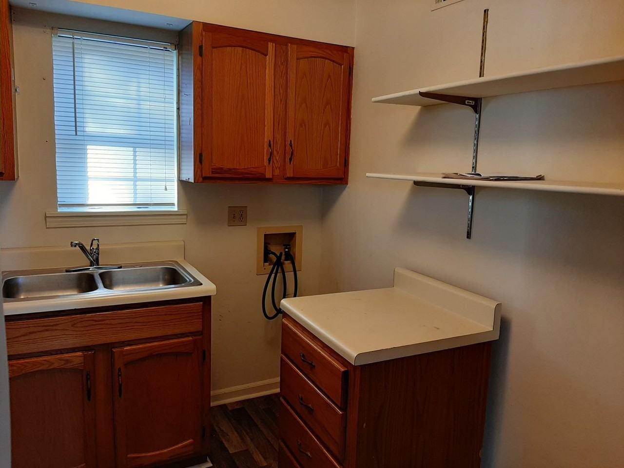 634 N Van Buren St - Photo 5 of 17