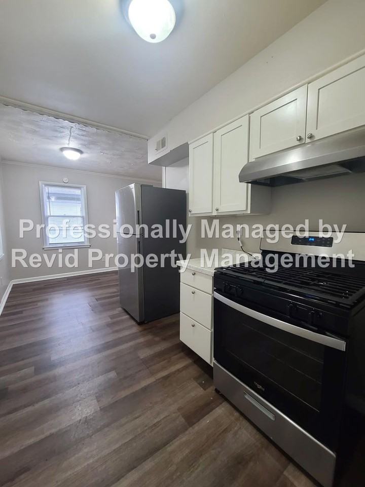 744 Lester St - Photo 6 of 20