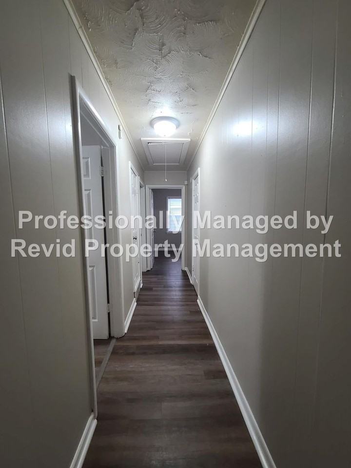 744 Lester St - Photo 7 of 20