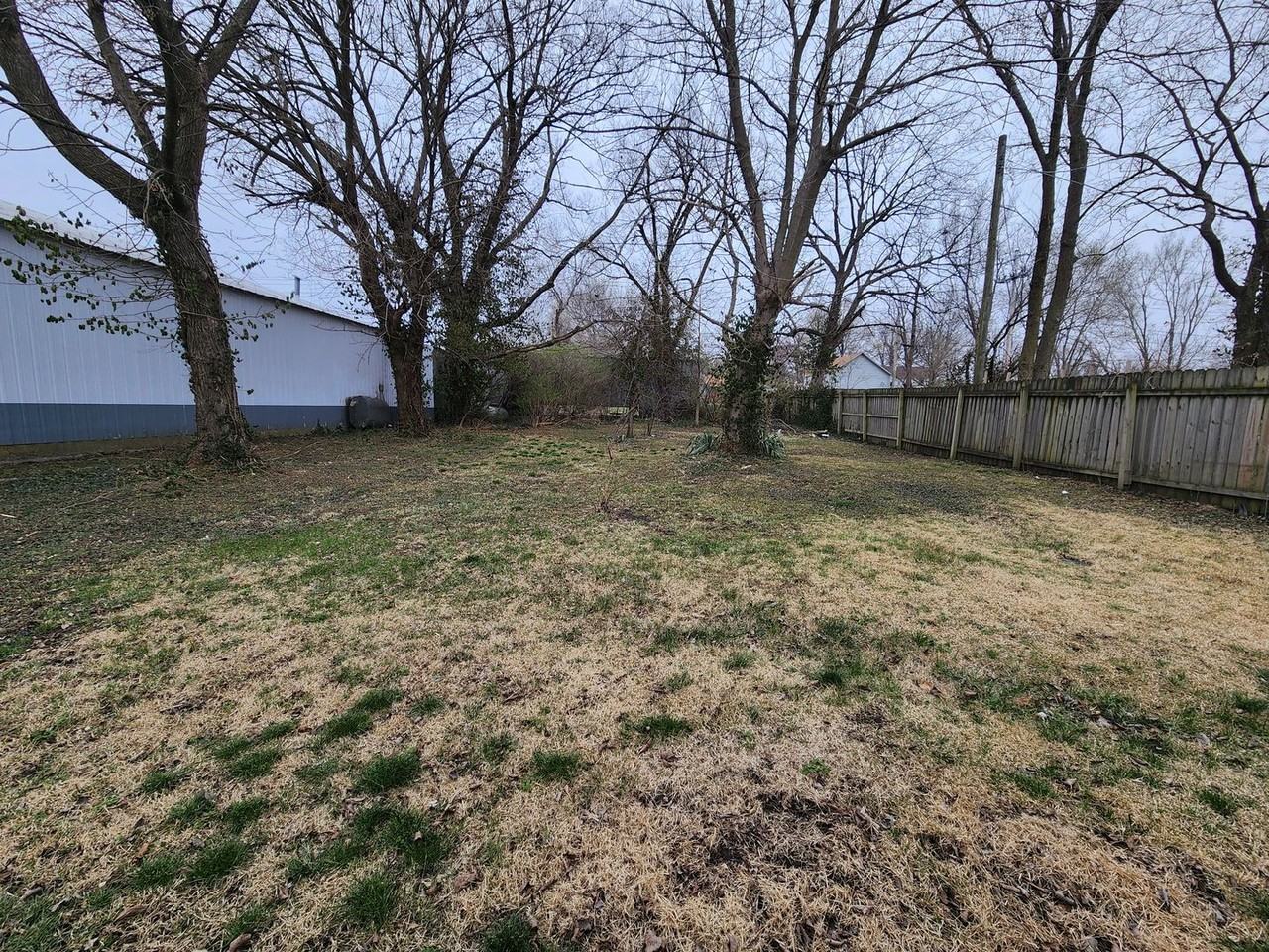 326 W Pierce St - Photo 2 of 14