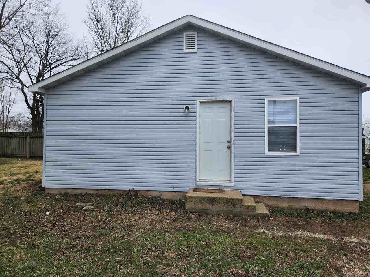 326 W Pierce St - Photo 4 of 14