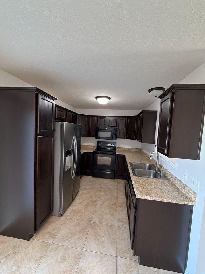 705 W Christopher Ln - Photo 6 of 14