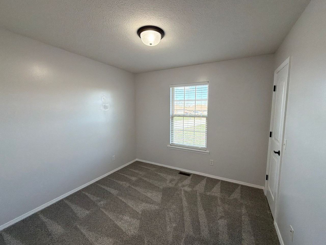 705 W Christopher Ln - Photo 7 of 14