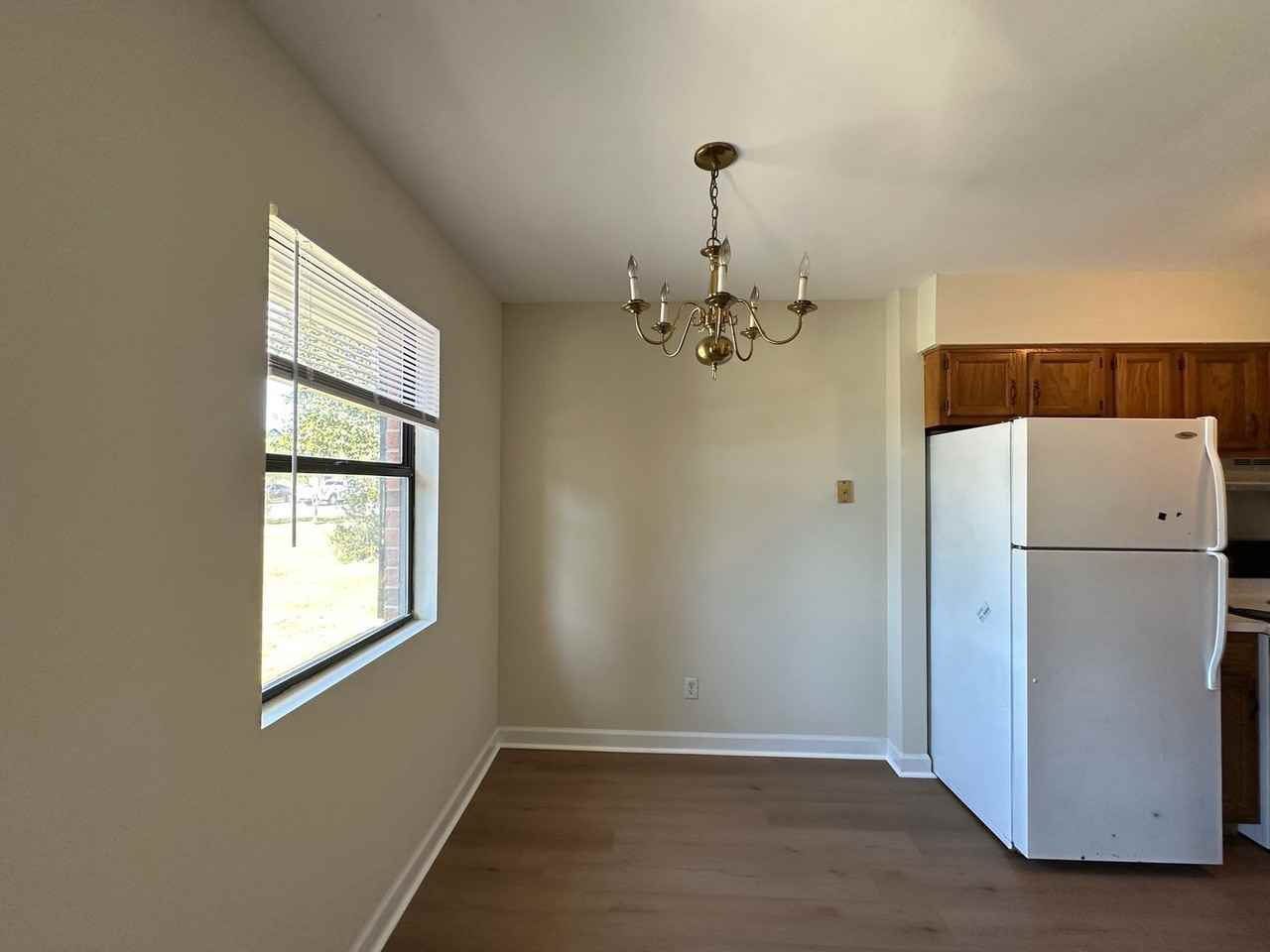 627 Plymouth St - Photo 4 of 11