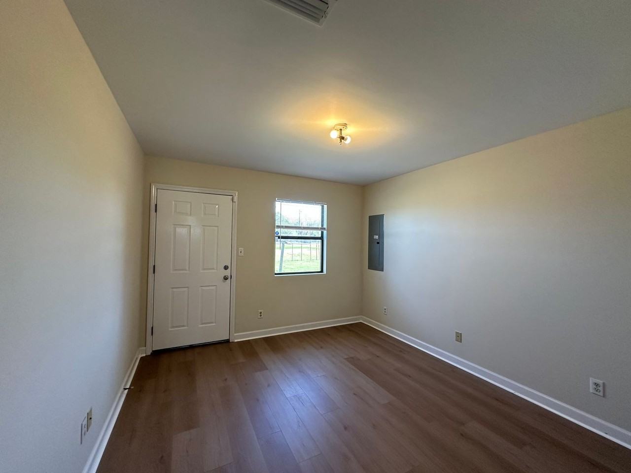 627 Plymouth St - Photo 7 of 11