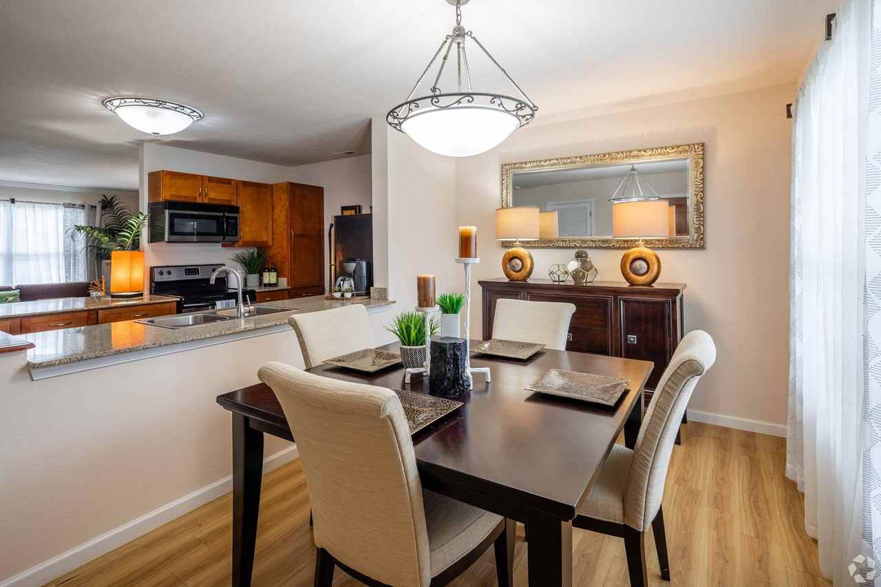 Gravois Ridge Townhome Apartments - Photo 7 of 9