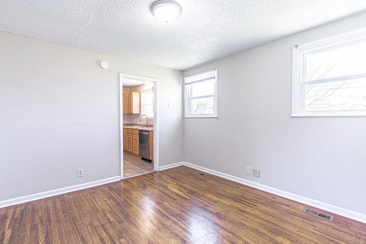 2605 Scott Dr - Photo 3 of 22