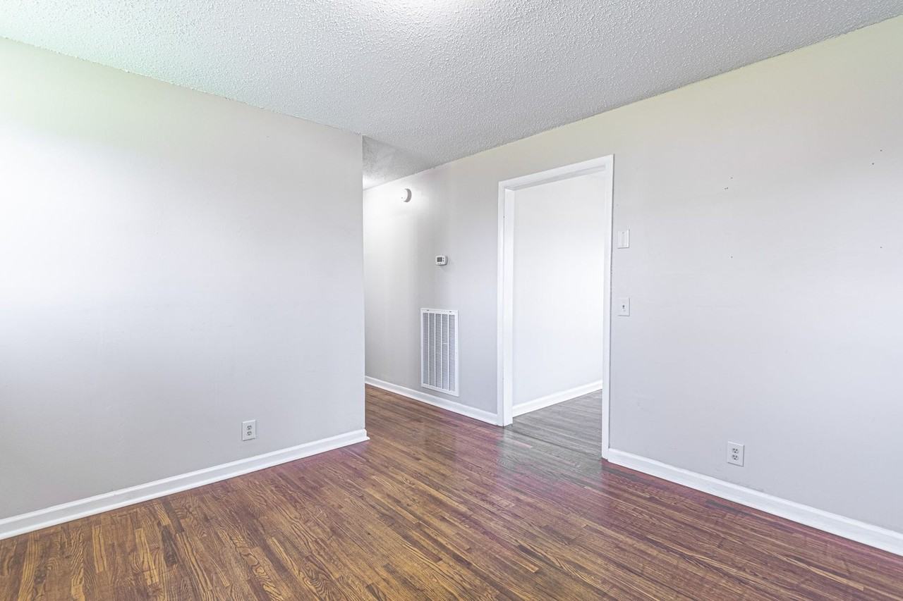 2605 Scott Dr - Photo 4 of 22